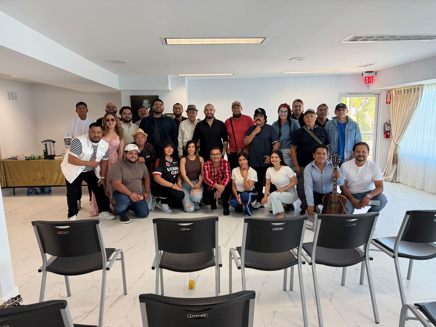 Foto de grupo de los compositores que participaron en el Songwriters Camp